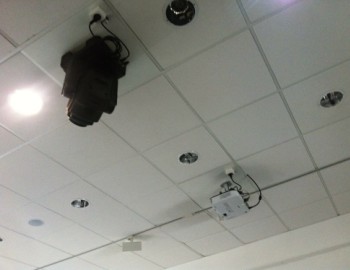 Řízení hlasového prezentačního systému a DMX robotizovaného osvětlení v muzeu Jánose Damjanicha - Szolnok, Maďarsko