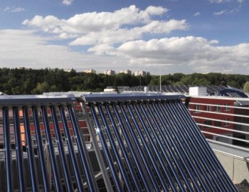 Měřicí a testovací pracoviště solárních panelů firmy Regulus