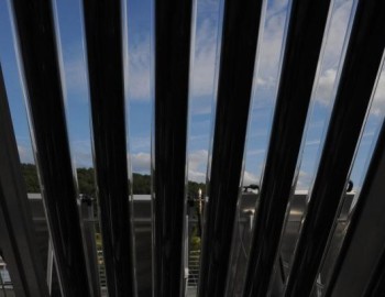 Měřicí a testovací pracoviště solárních panelů firmy Regulus