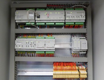 Řízení technologií administrativně-výrobní haly společnosti VIPAX – Lukov, ČR