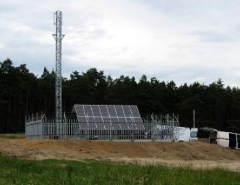 Řízení solárního repeateru sítě GSM-R napájeného z fotovoltaických panelů