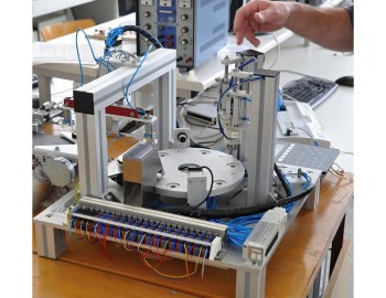 Výuka programovatelných automatů Foxtrot na SPŠ Zlín