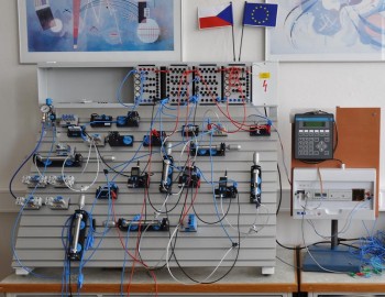 Výuka programovatelných automatů Foxtrot na SPŠ Zlín