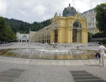 Pradědeček Foxtrotu už čtvrt století řídí zpívající fontánu v Mariánských Lázních!