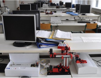 Výuka programovatelných automatů Foxtrot na SPŠ Zlín