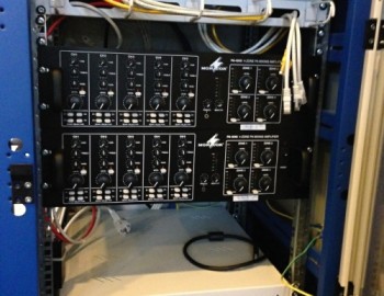 Řízení hlasového prezentačního systému a DMX robotizovaného osvětlení v muzeu Jánose Damjanicha - Szolnok, Maďarsko